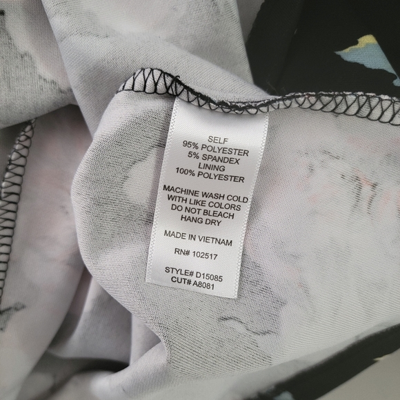 Mini Floweres Black Dress - Picture 3 of 3